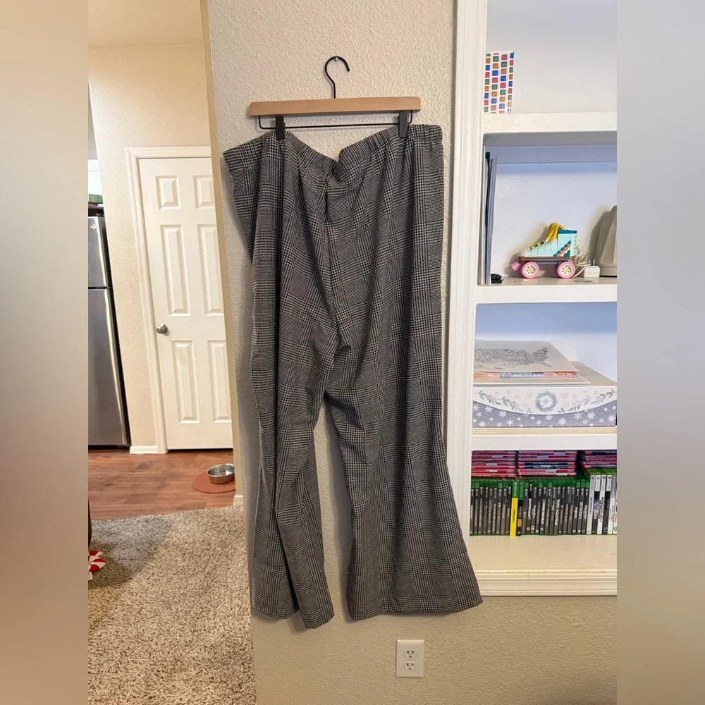 NWT TORRID High-Rise Wide Leg Pull-On Crepe Pant - Picture 6 of 8